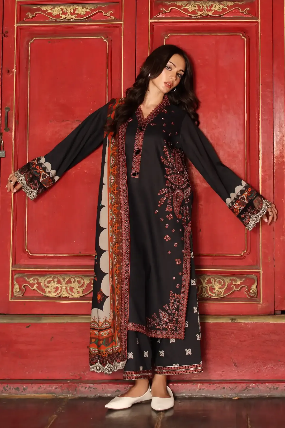 Charizma Aniiq Pre Fall
