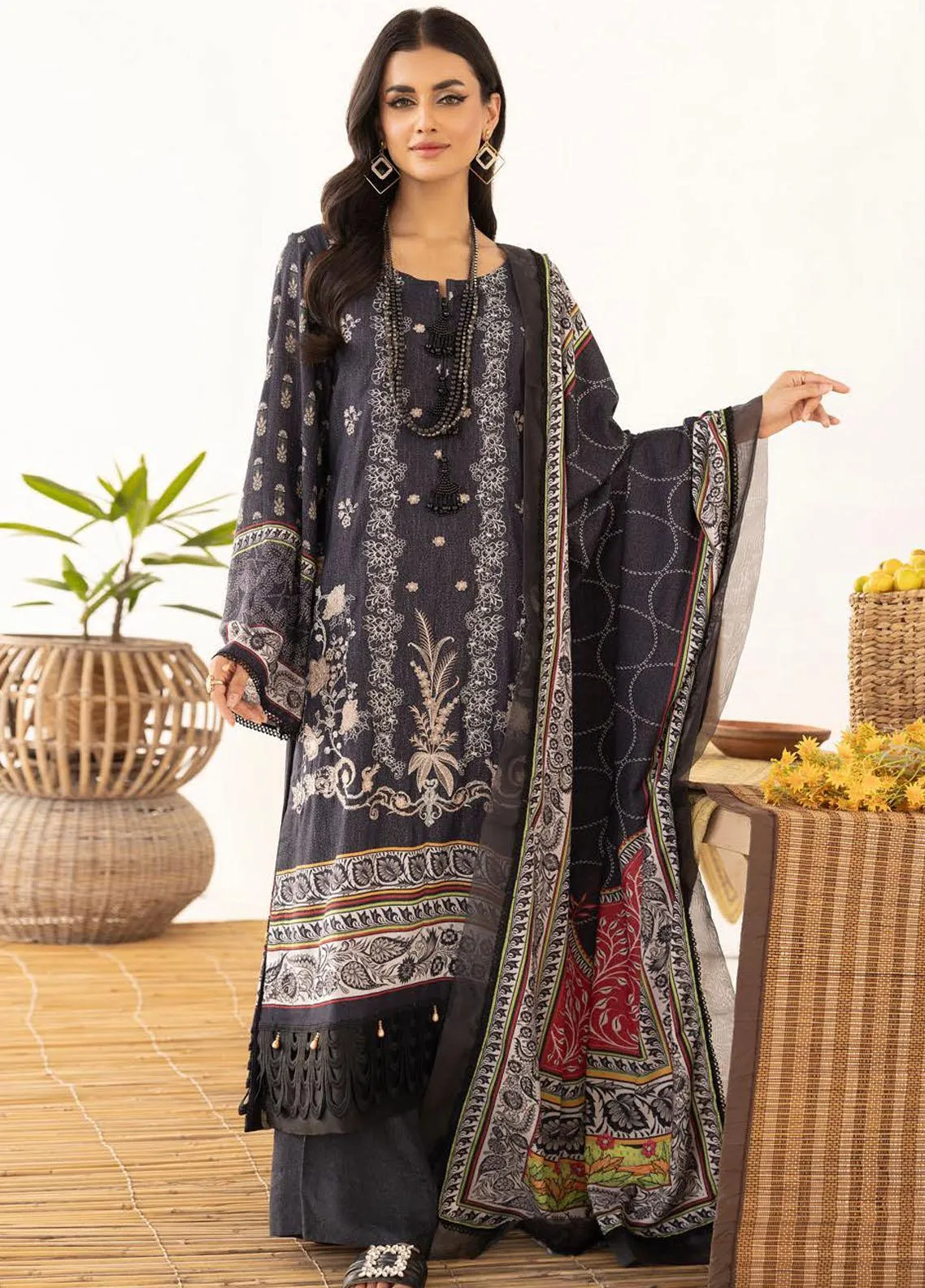 Lala Vintage Emb Karandi