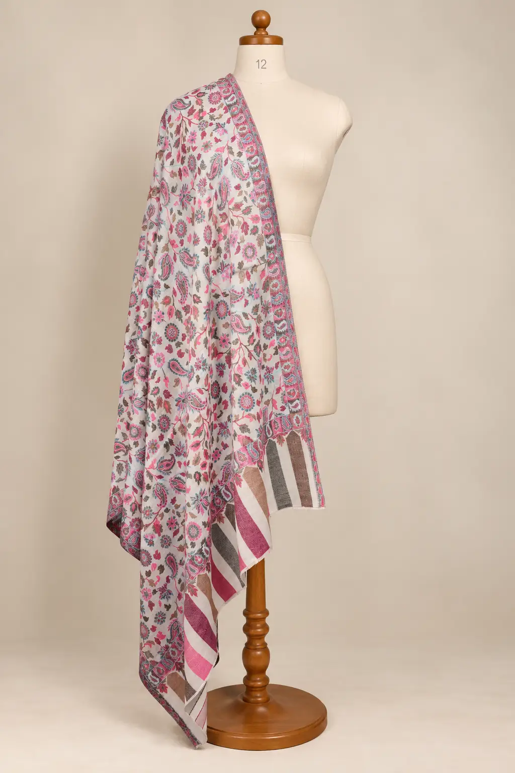 Kani Cutting Shawl 09