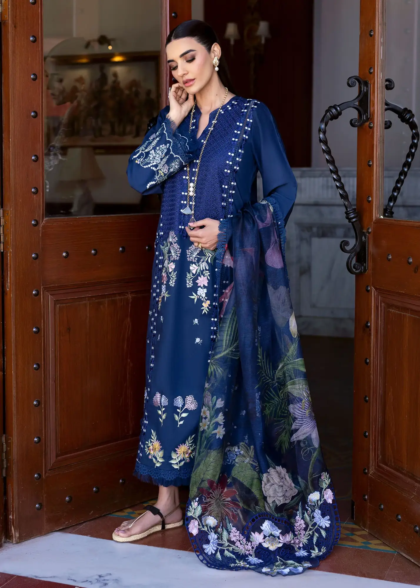 HANGING GARDENS 2-B (Saira Shakira Bloom)